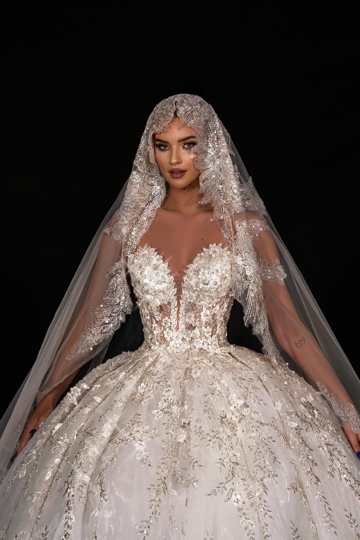 Gorgeous Sweetheart Strapless Sequins Princess Wedding Dresses