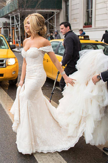 Sexy Mermaid Wedding Dress Strapless Lace Tulle Bridal Gowns with Cathedral Train