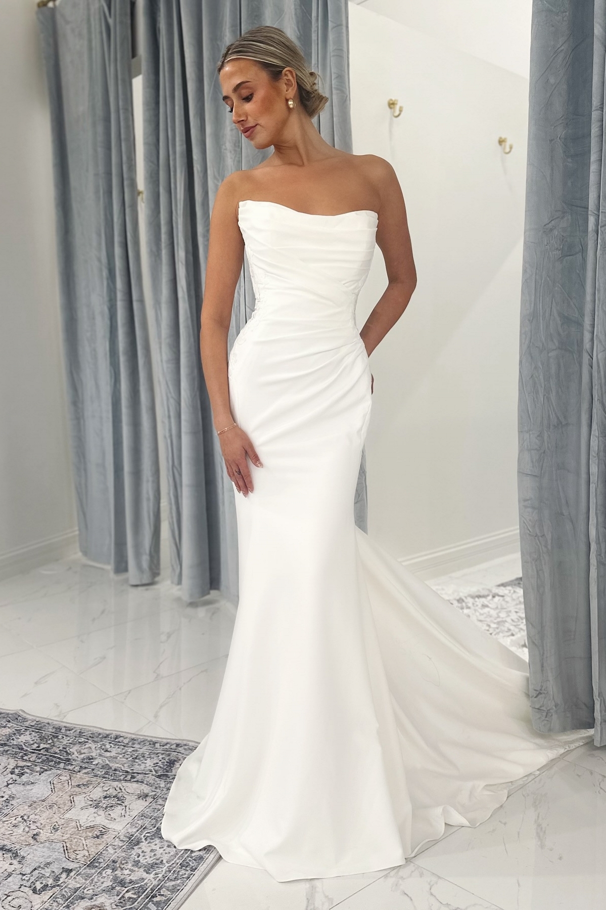 Strapless Ruffle Satin Mermaid Wedding Dress with Lace Appliques