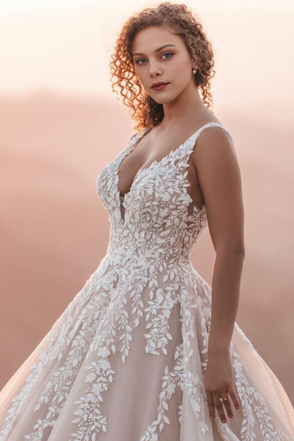 Elegant V-Neck Ruched Tulle Lace A-Line Floor -Length Wedding Dress