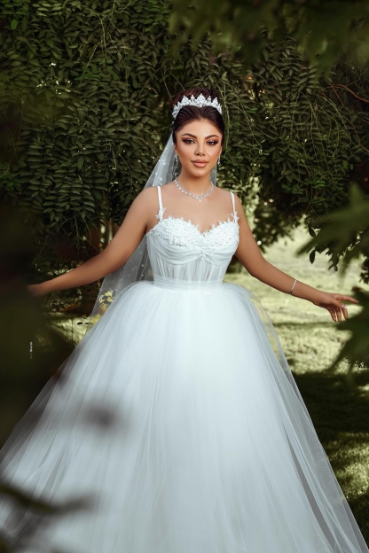 Sweetheart Spaghetti Straps Tulle Appliques Lace A-Line Wedding Dresses