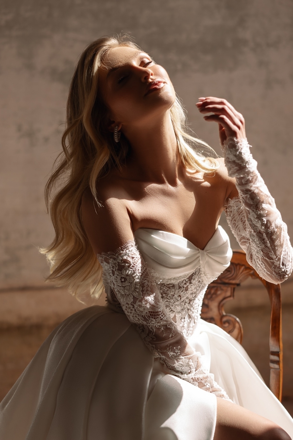 Sweetheart Appliques Lace Split Front A-Line Wedding Dresses with Train