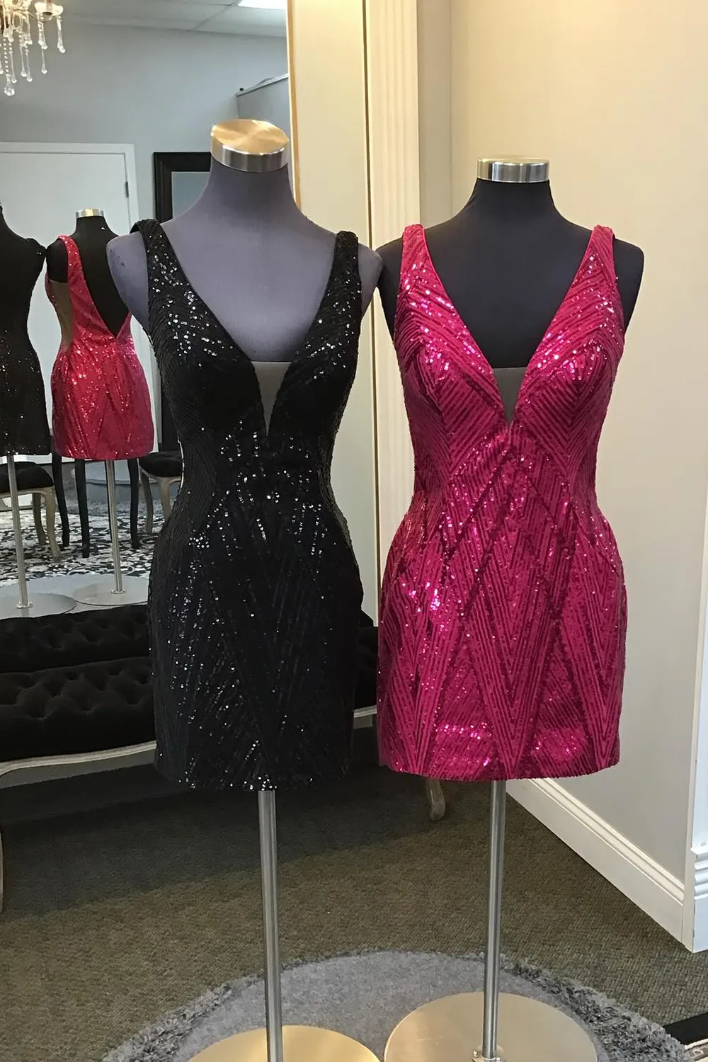 Sparkly Black V-Neck Tight Short Homecoming Dress with Sequins