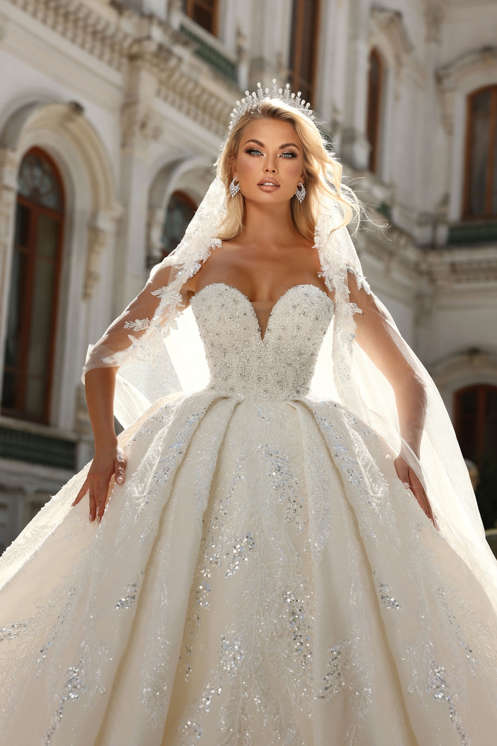 Gorgeous Sweetheart Appliques Lace Sequins Princess Wedding Dresses