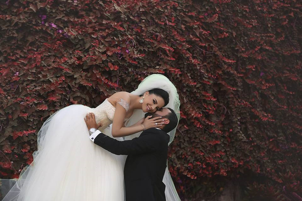 Elegant Off-shoulder Tulle Wedding Dress Ball Gown With Beadss