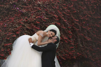 Elegant Off-shoulder Tulle Wedding Dress Ball Gown With Beadss