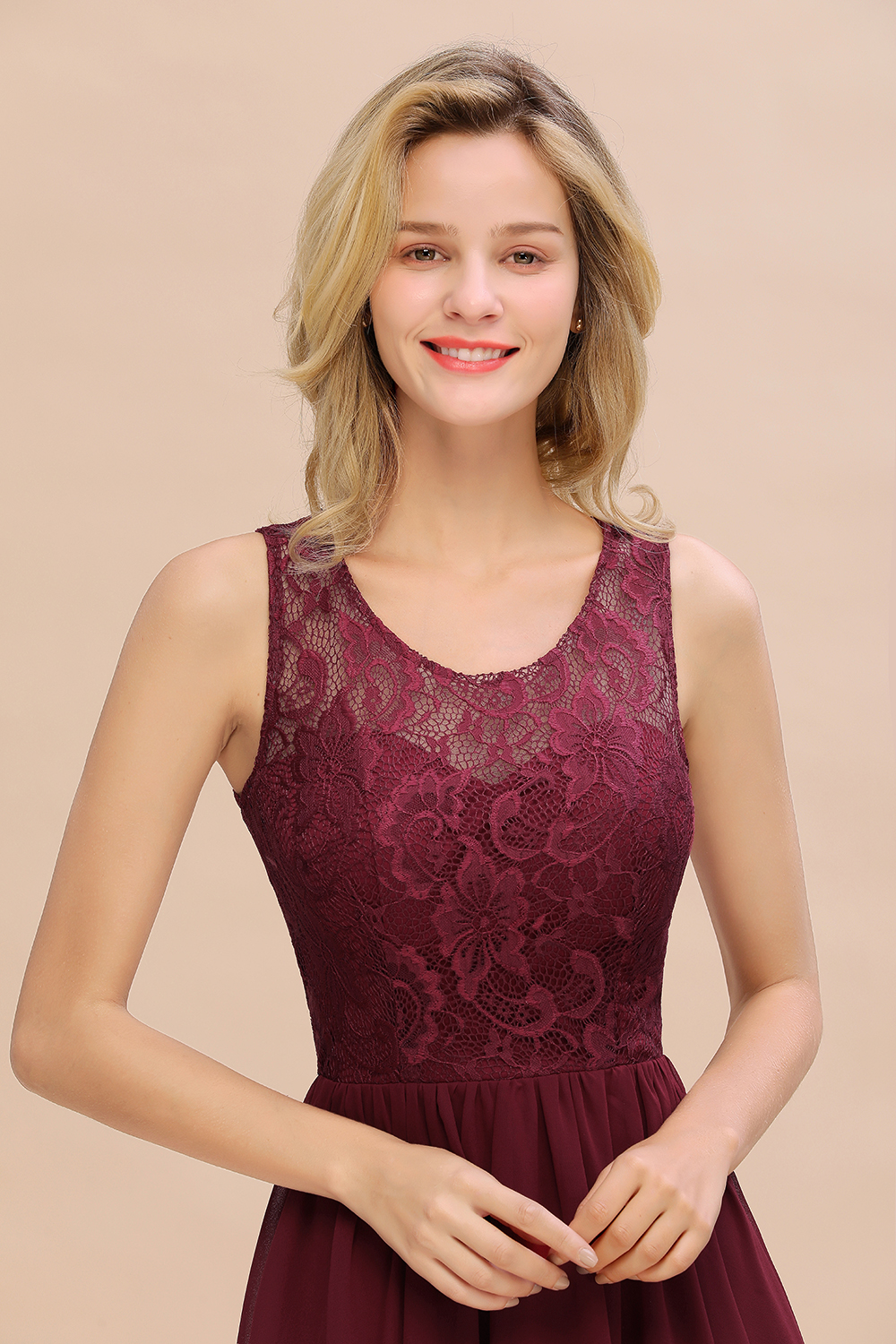 Elegant Jewel Neck Lace Hi-Lo Burgundy Bridesmaid Dress Sleeveless Chiffon Evening Dress