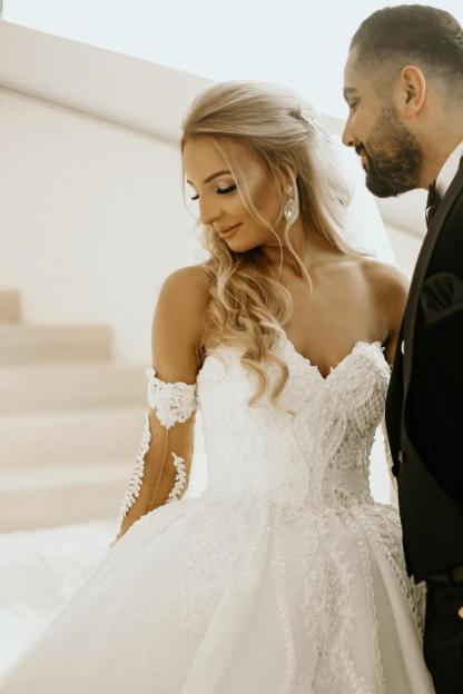 Modest Sweetheart Tulle Lace Princess Wedding Dress Chapel Trian Dress