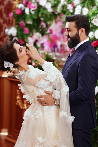 Square Neckline Tulle Appliques Lace A-Line Wedding Dresses Long Sleeve