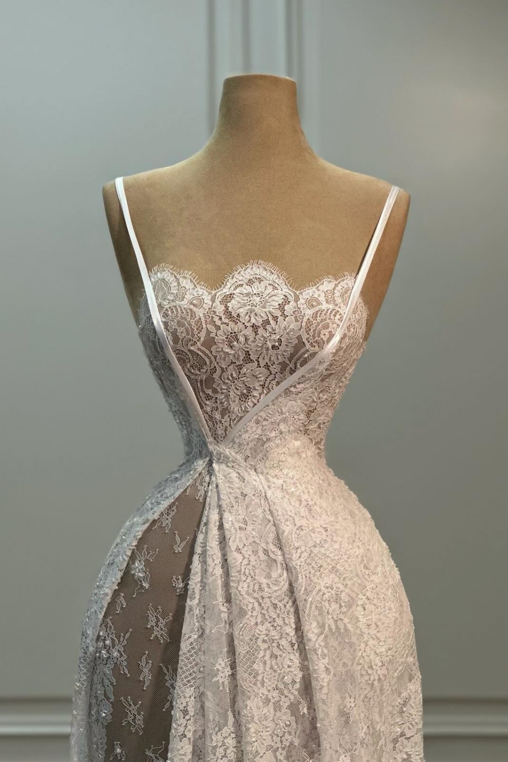 Classy Spaghetti Straps Appliques Lace A-Line Prom Dresses