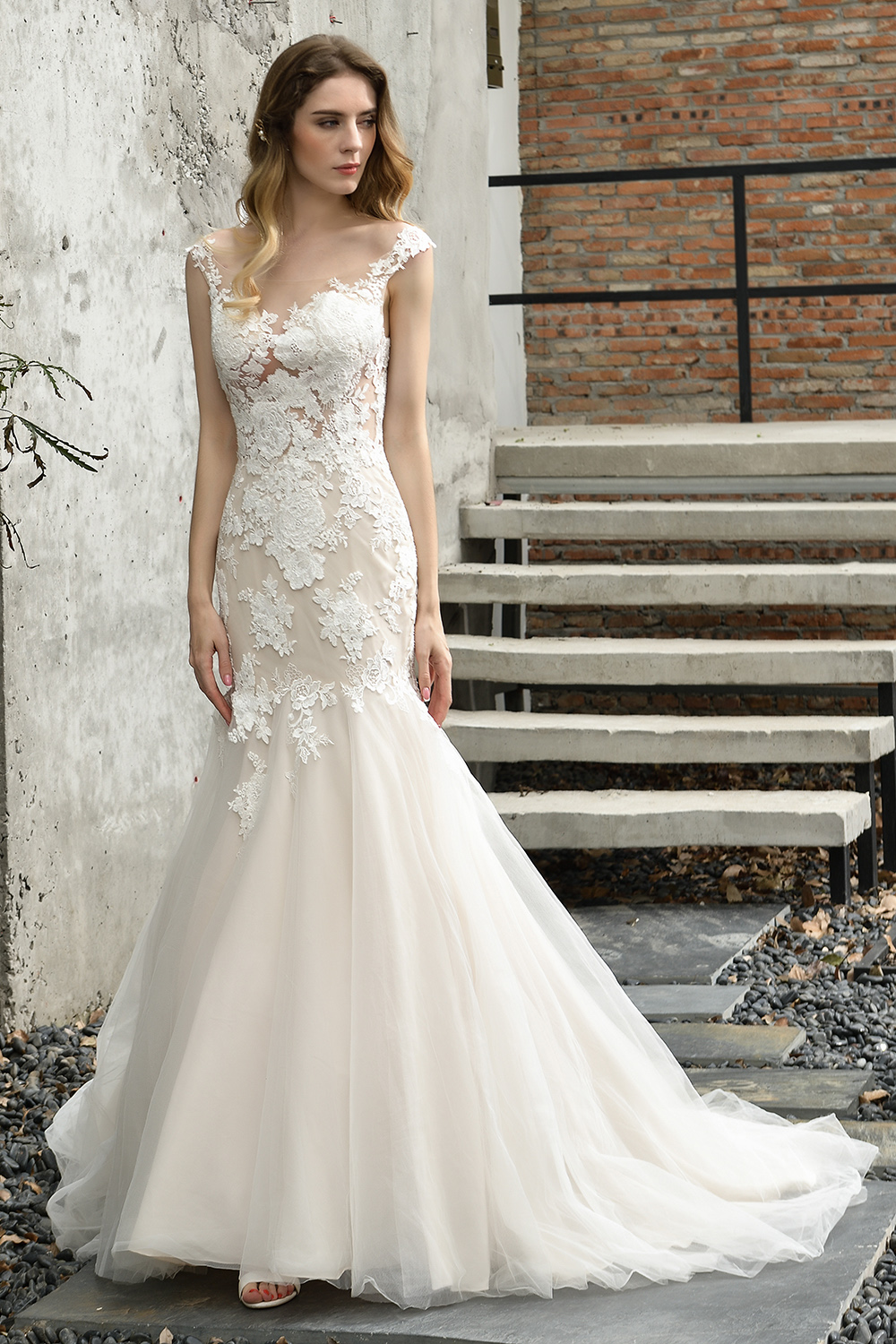 Sweetheart Mermaid Bridal Gown V-Neck Floral Lace Wedding Dress