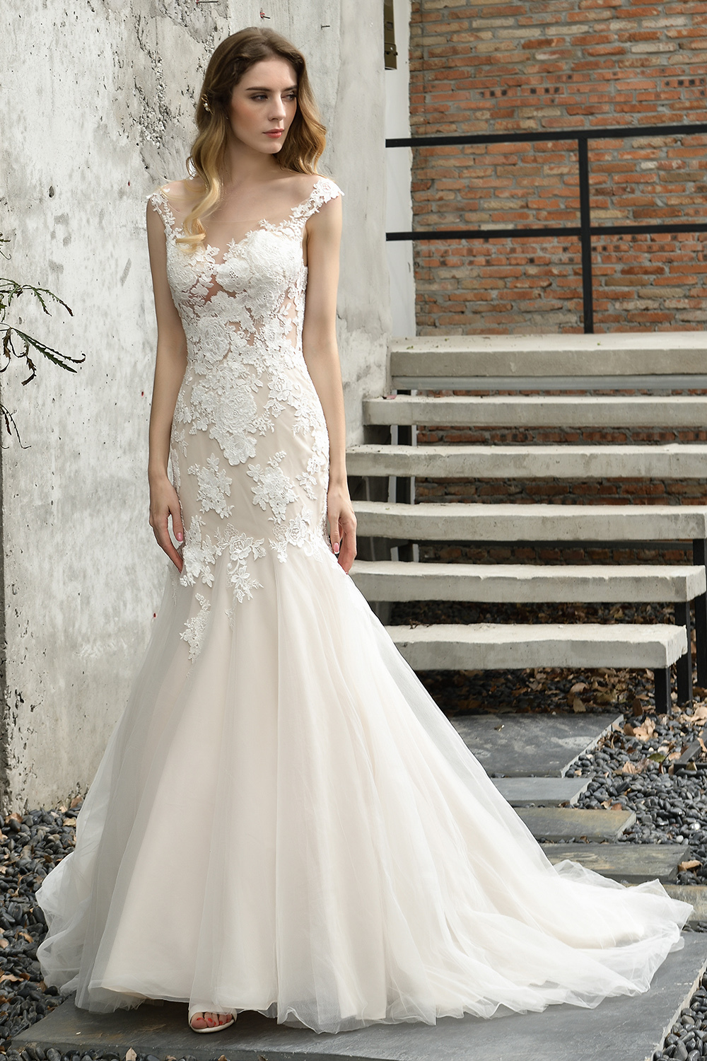 Sweetheart Mermaid Bridal Gown V-Neck Floral Lace Wedding Dress