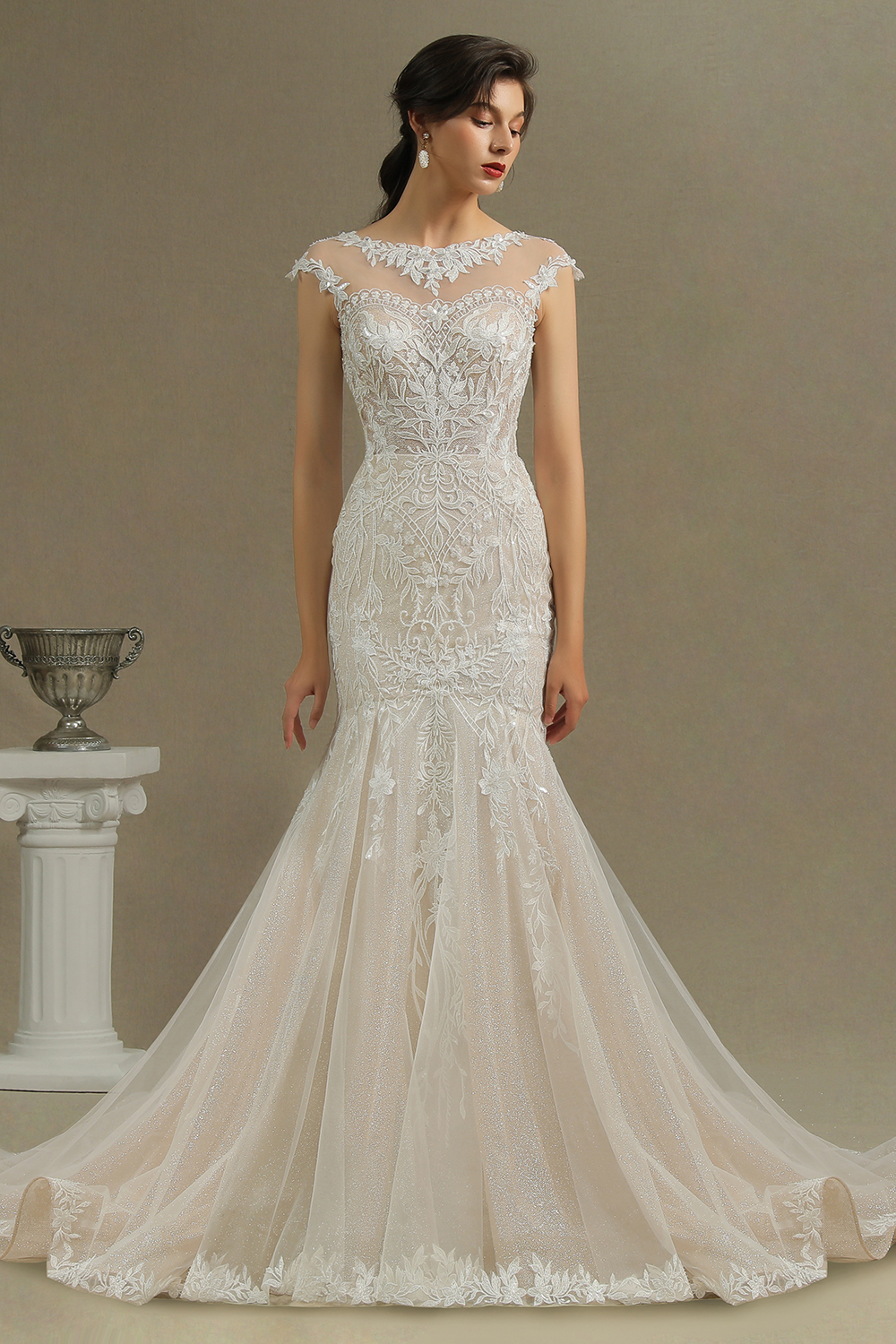 Charming Mermaid Wedding Gown Lace Appliques Cap Sleeve Garden Wedding Dress