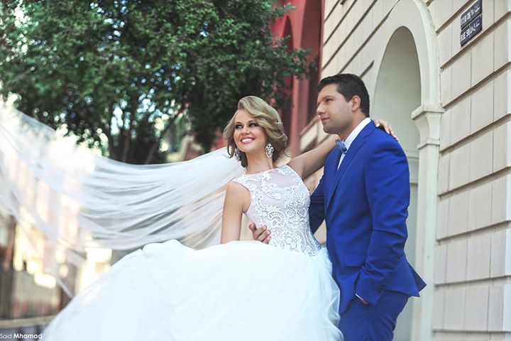 Elegant Tulle Ball Gown Wedding Dress Lace Appliques Lace-up
