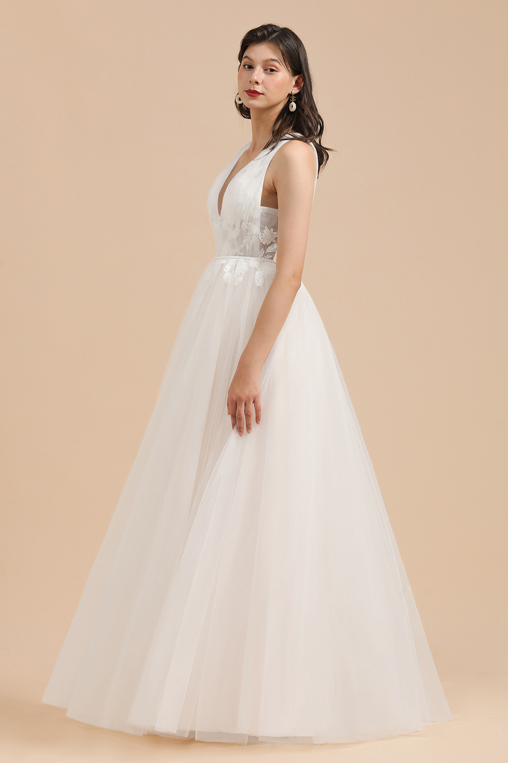 Ivory V-Neck Tulle Lace Appliques Simple Wedding Dress Garden Wedding Gowns