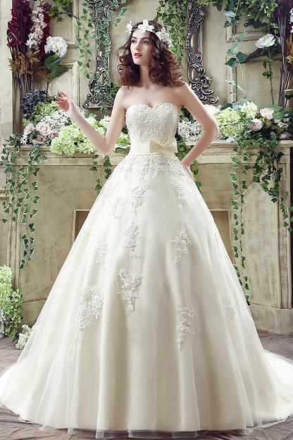 Sweetheart Lace Appliques Wedding Dress Bowknot Sweep Train