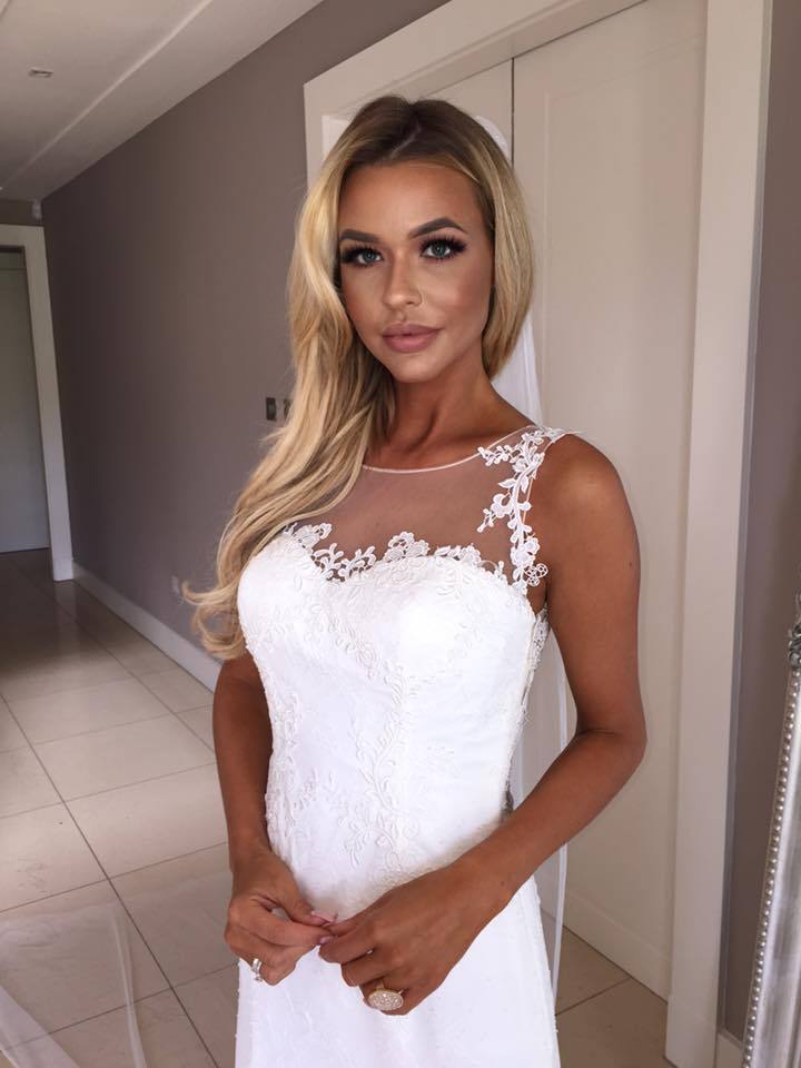 Elegant Sexy Mermaid Sleeveless Wedding Dress Lace Appliques Bridal Gowns