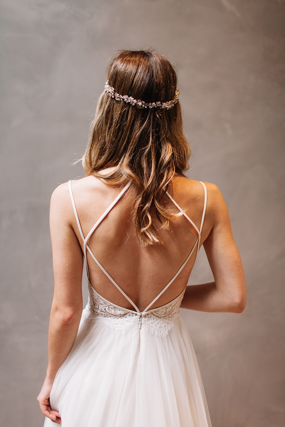 Elegant Lace Crystal Spaghetti-Strap Wedding Dresses UK Sheer Lace Up Sleeveless Floral Bridal Gowns