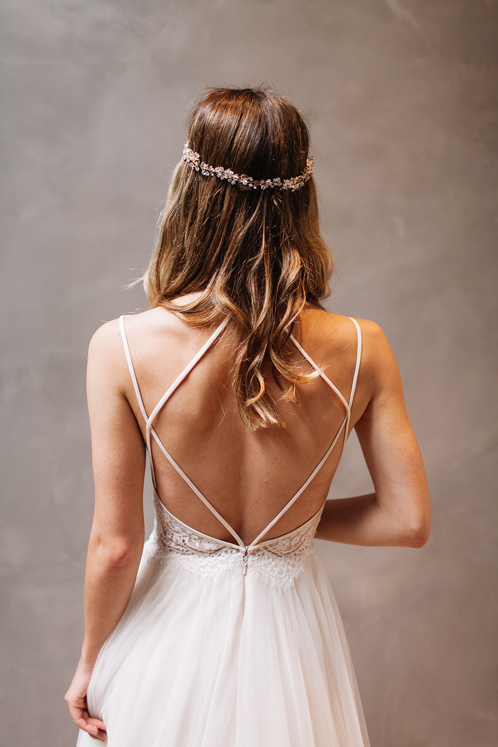 Elegant Lace Crystal Spaghetti-Strap Wedding Dresses UK Sheer Lace Up Sleeveless Floral Bridal Gowns