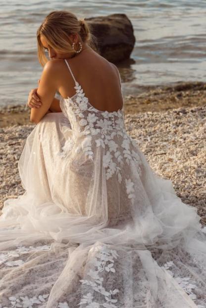 Amazing Sleeveless Aline Wedding Dress Spaghetti Straps V-Neck Lace Bridal Dress Backless-27Dress.co.uk