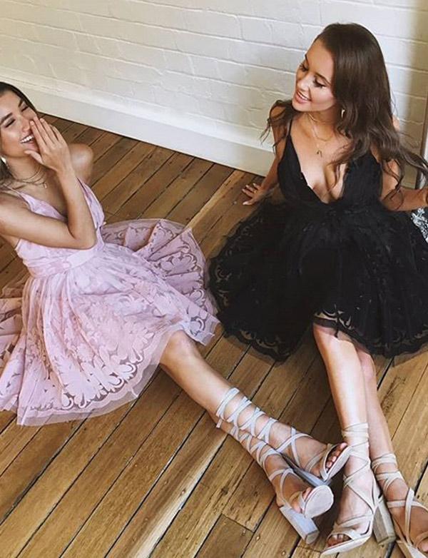 Glamourous Sleeveless A-Line Lace V-Neck Mini length Homecoming Dress UK