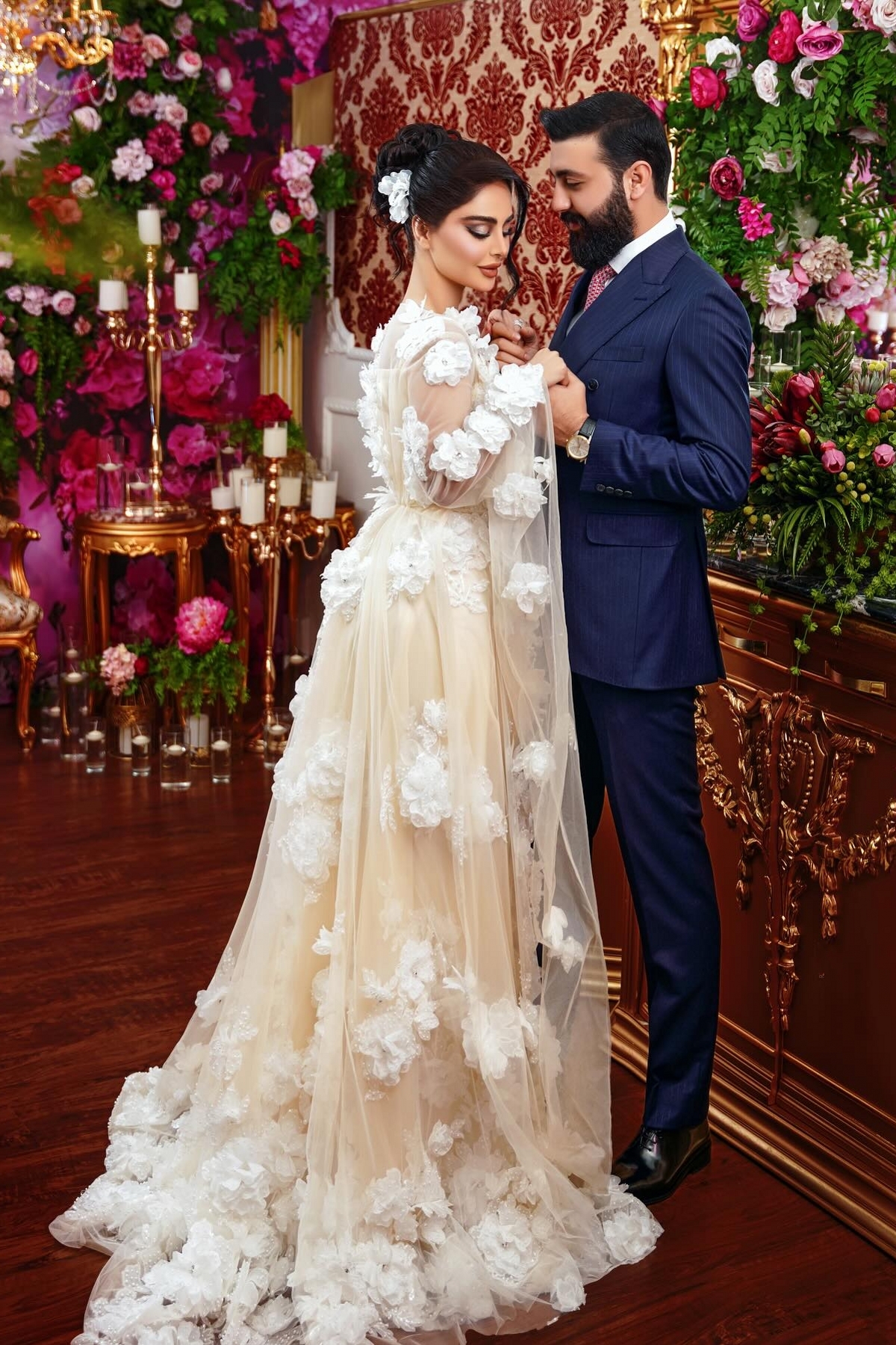 Square Neckline Tulle Appliques Lace A-Line Wedding Dresses Long Sleeve