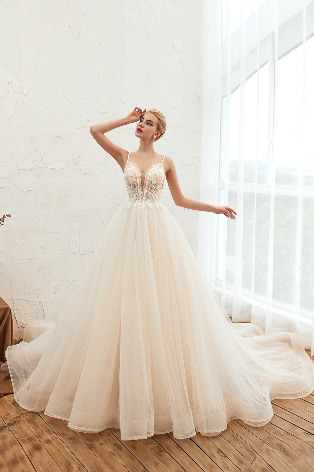 Romantic Spaghetti Straps Ivory Ball Gown Wedding Dress