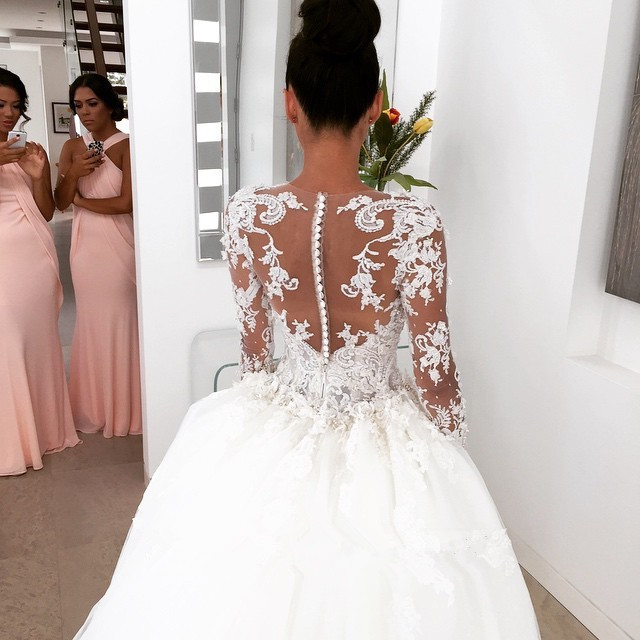 Elegant Long Sleeve Lace Wedding Dress Ruffles Overskirt