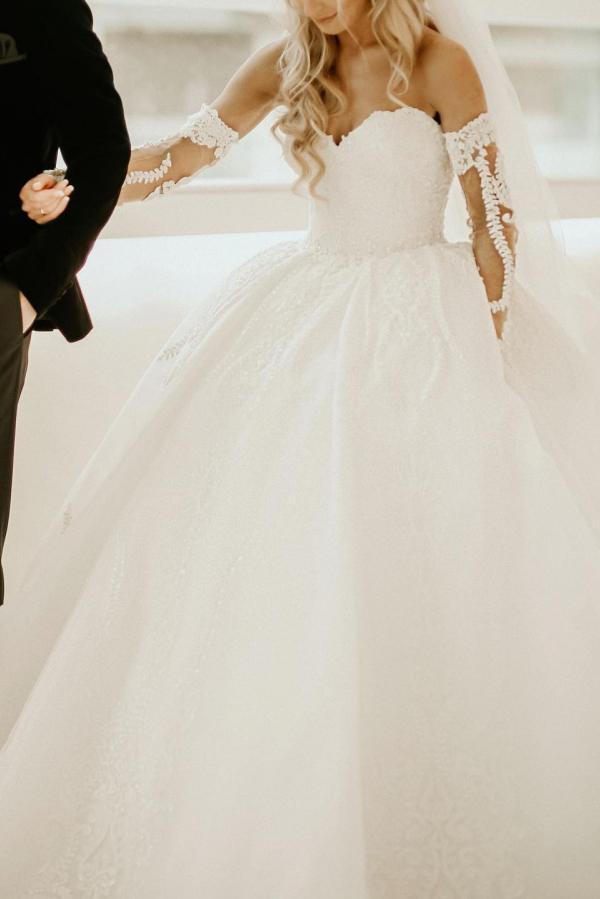 Modest Sweetheart Tulle Lace Princess Wedding Dress Chapel Trian Dress