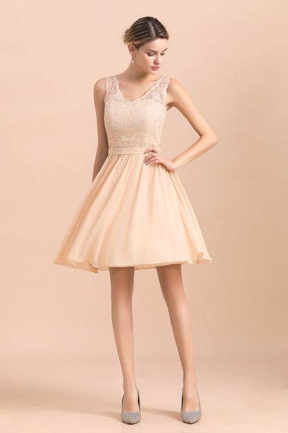 Chic V-Neck Lace Short Bridesmaid Dresses Sleeveless Chiffon Party Dress