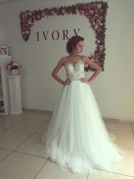 Elegant Sleeveless Lace Appliques Wedding Dress Tulle Zipper Back