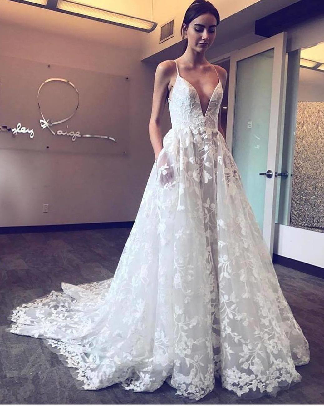 V-Neck Spaghetti Straps Tulle Applique Court Train Wedding Dresses UK