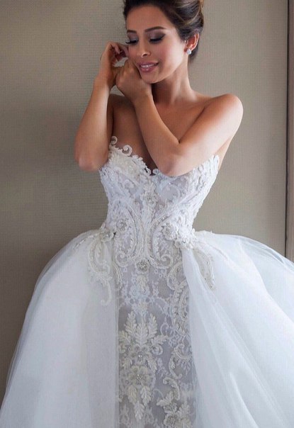 Gorgeous Lace Appliques Tulle Wedding Dress Removable Train