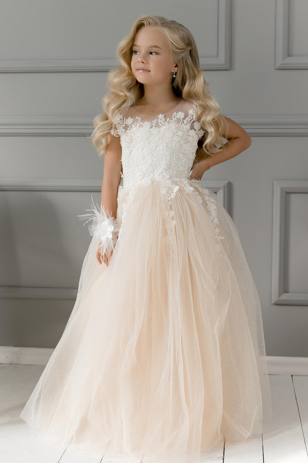 Champagne Tulle Flower Girl Dress White Lace Appliques Floor Length Girl Formal Dress with Bowtie