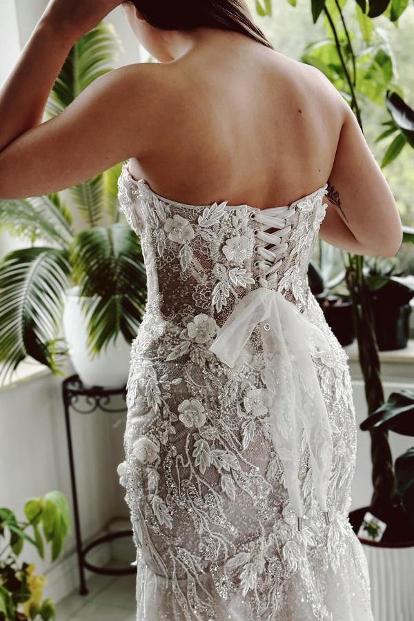 Sweetheart White Lace Mermaid Bridal Gown Sleeveless Glitter Long Wedding Dress