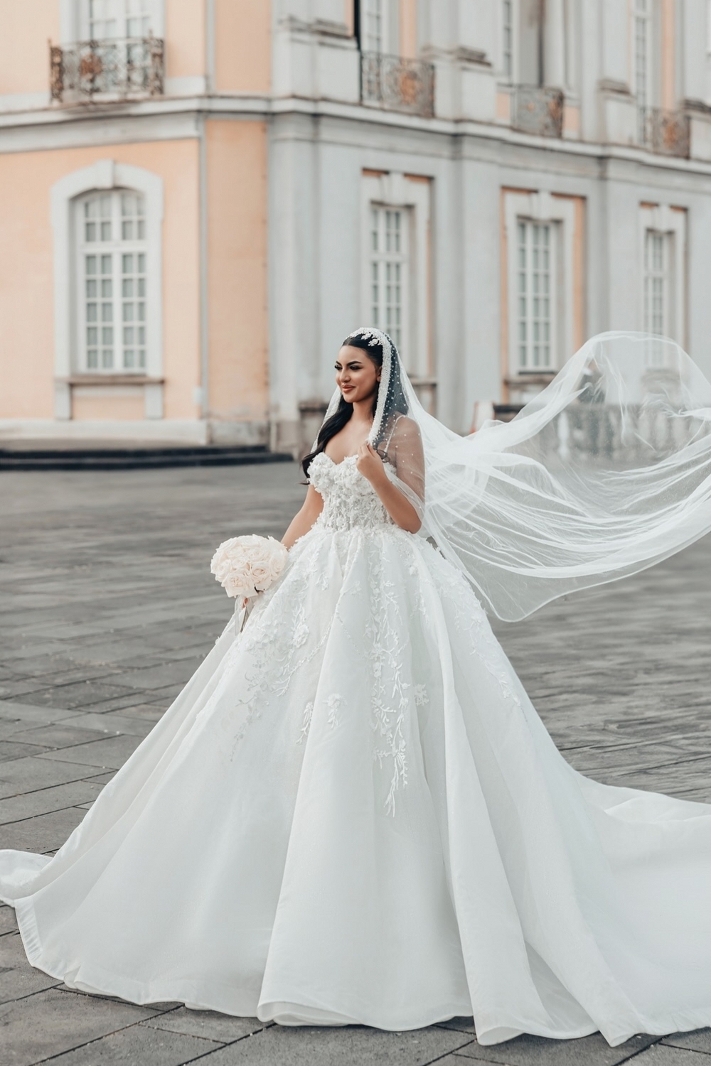 Spaghetti Straps Sweetheart Appliques Lace Princess Wedding Dresses