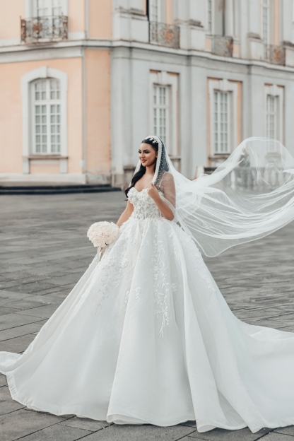 Spaghetti Straps Sweetheart Appliques Lace Princess Wedding Dresses