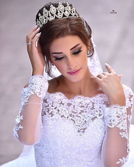 Delicate Off-the-shoulder Tulle Lace Appliques Wedding Dress Court Train