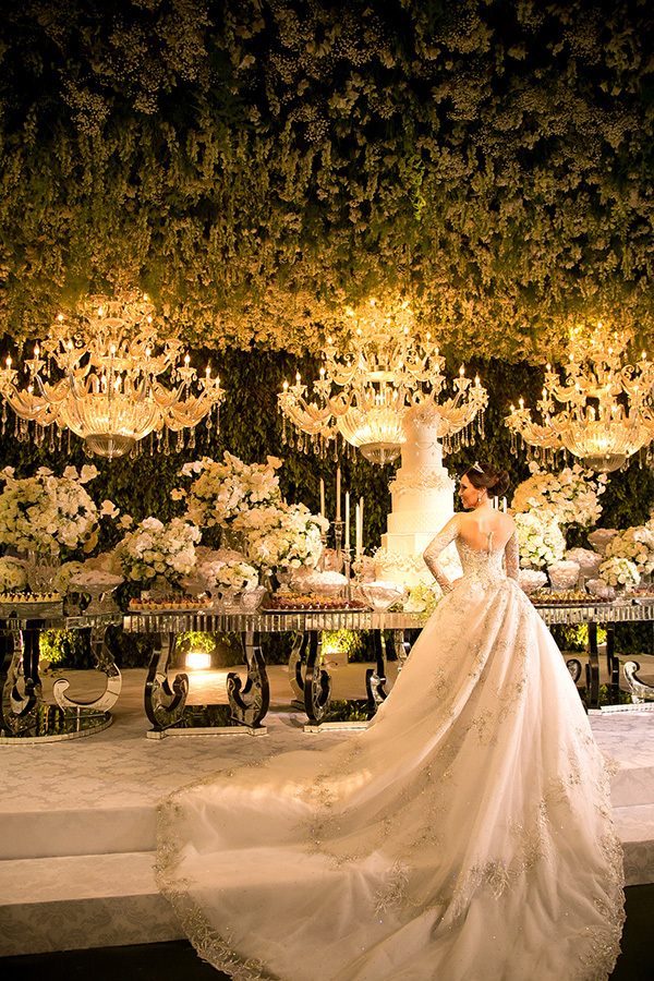 Luxurious Long Sleeve Beadss Wedding Dress Long Train Tulle WE0082