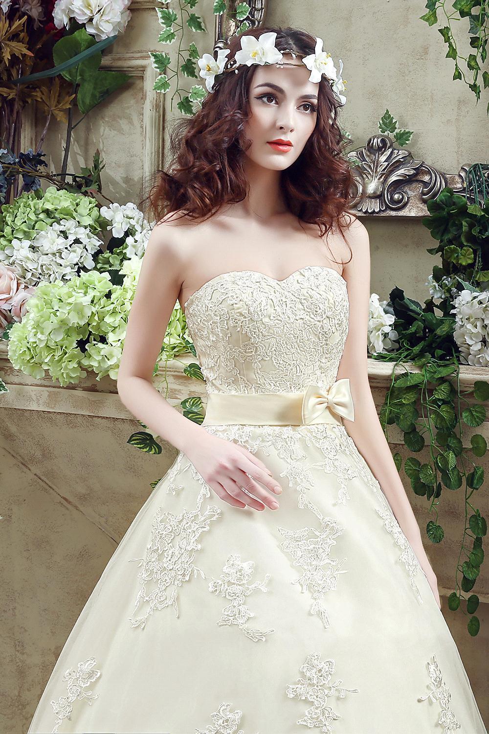 Sweetheart Lace Appliques Wedding Dress Bowknot Sweep Train