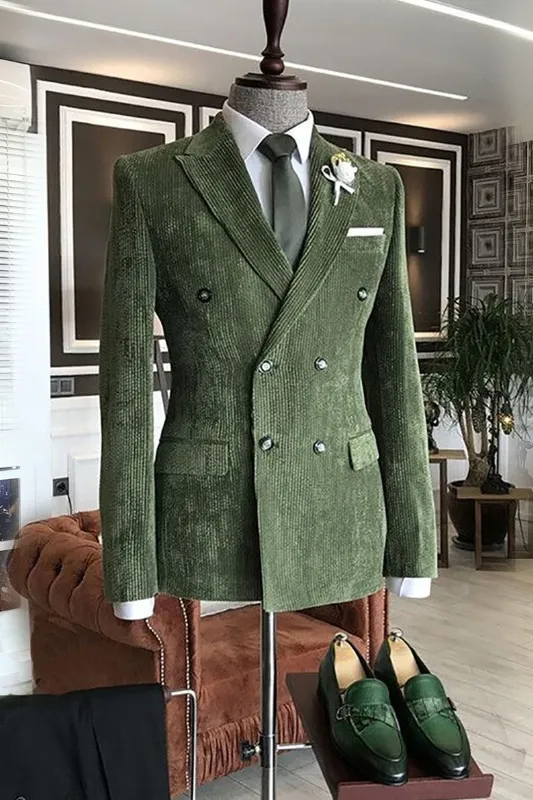 Dark Green Peaked Lapel Double Breasted Prom Suits