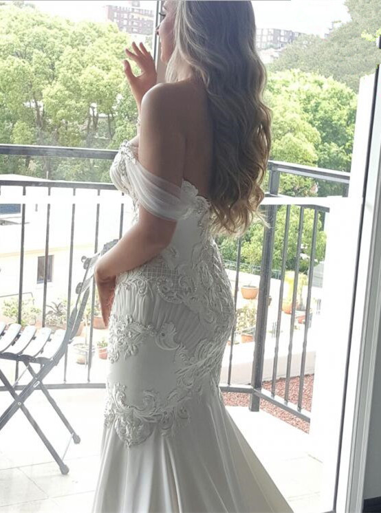 Off-the-shoulder Delicate Sexy Mermaid Train Lace-Appliques Wedding Dress