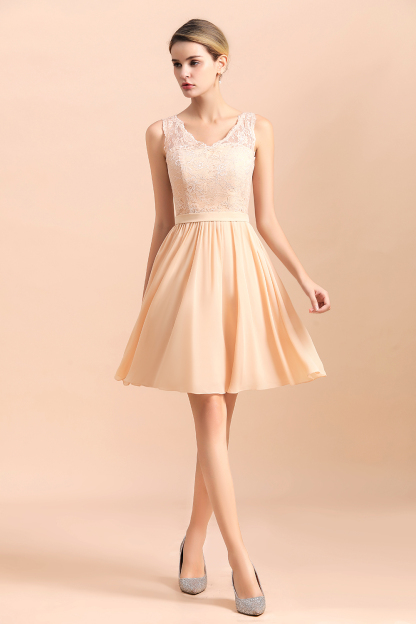 Chic V-Neck Lace Short Bridesmaid Dresses Sleeveless Chiffon Party Dress