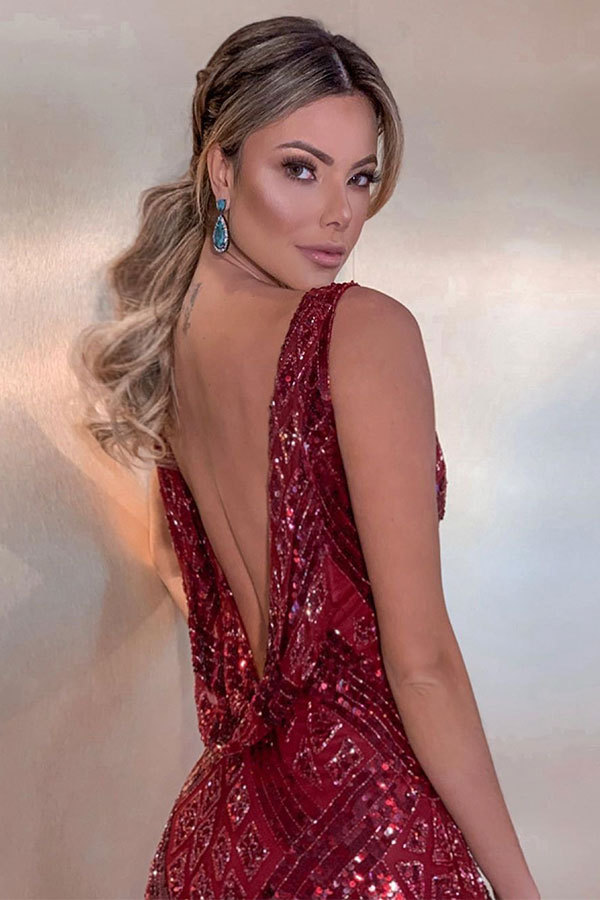 Sleeveless V-neck Burgundy Sequins Floor Length Mermaid Evening Gowns