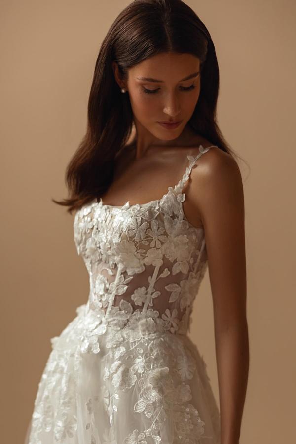 Chic White Spaghetti Straps Floral Lace Aline Wedding Dresses Square Neck Tulle Bridal Dress