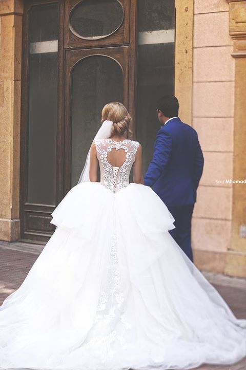Elegant Tulle Ball Gown Wedding Dress Lace Appliques Lace-up