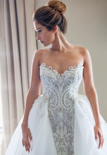 Gorgeous Lace Appliques Tulle Wedding Dress Removable Train