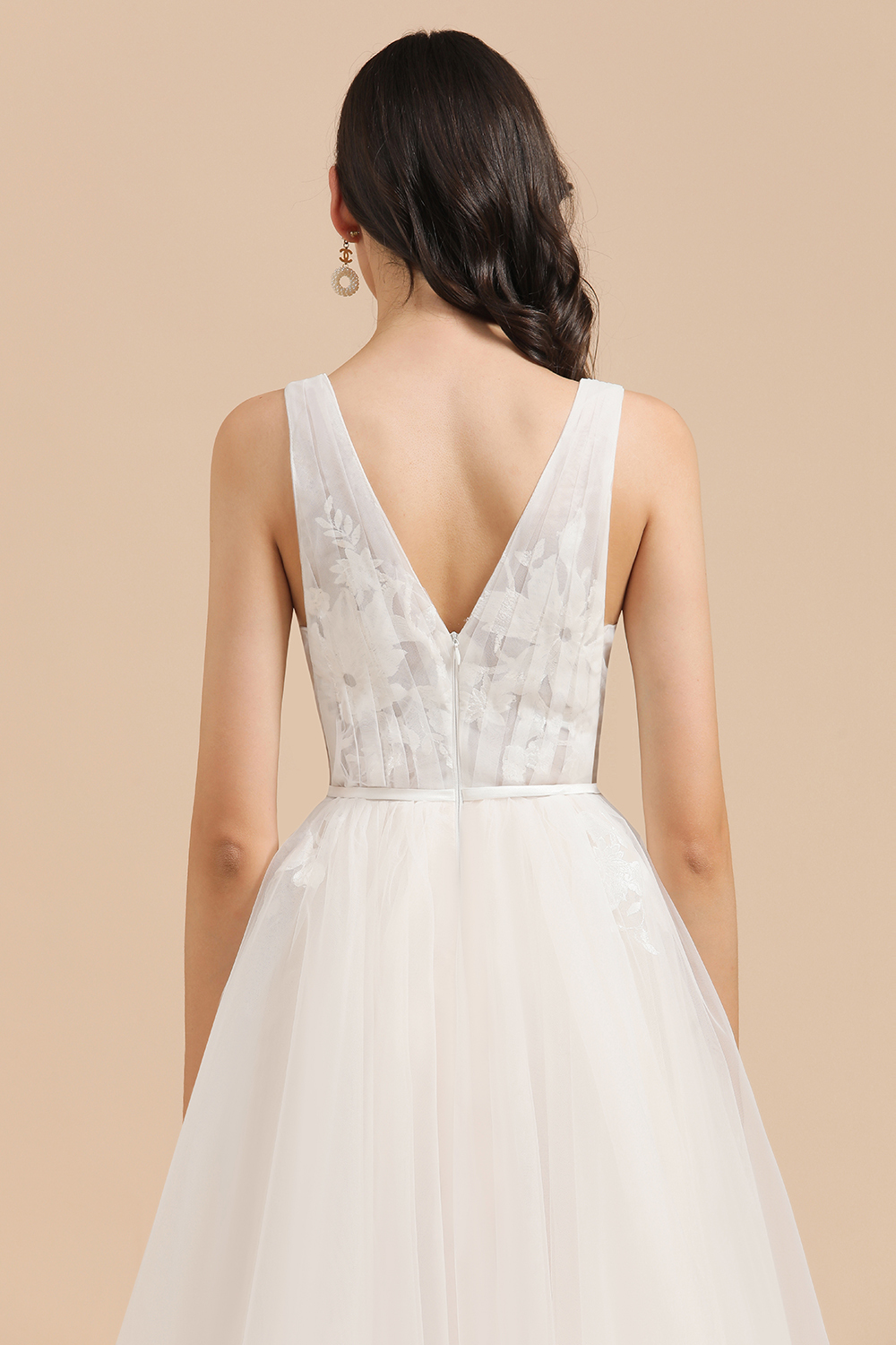 Ivory V-Neck Tulle Lace Appliques Simple Wedding Dress Garden Wedding Gowns