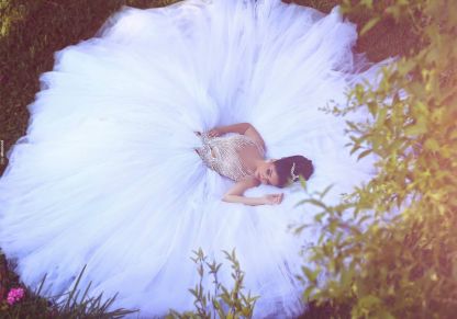 Gorgeous Beadss Tulle White Wedding Dress Ball Gown Straps Court Train