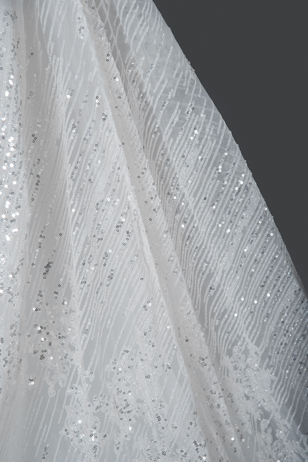 Elegant Sweetheart Straps Aline Ball Gown Wedding Dress Glitter Sequins Tulle Lace Bridal Gown